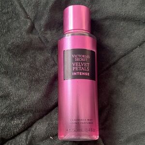 Victoria's Secret Velvet Petals Intense Pink Mist